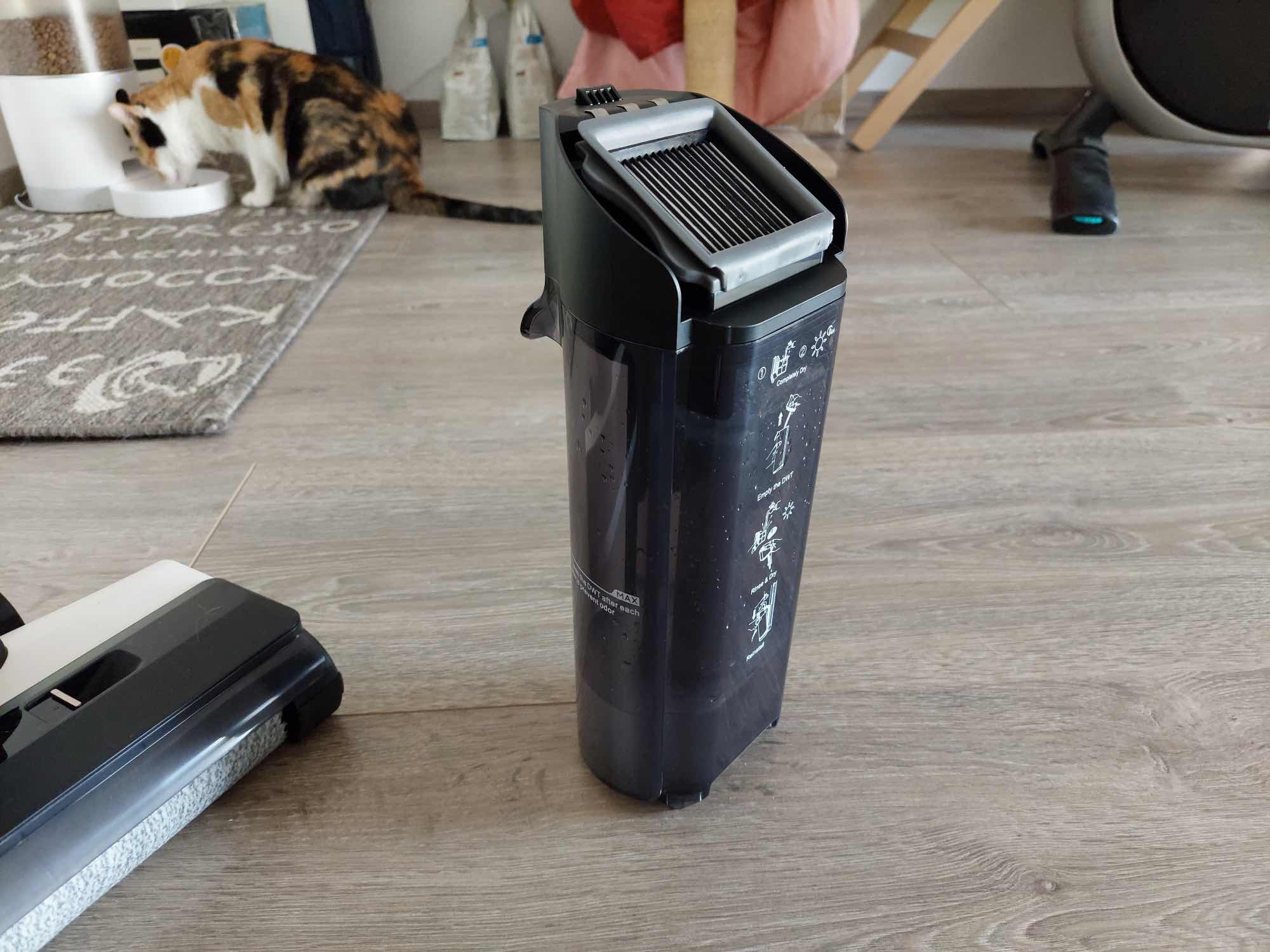 Serbatoio acqua sporca con filtro in testa test e recensione Tineco S5 Pro 2